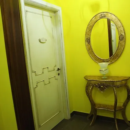 לינה וארוחת בוקר Palazzo Primavera 3*